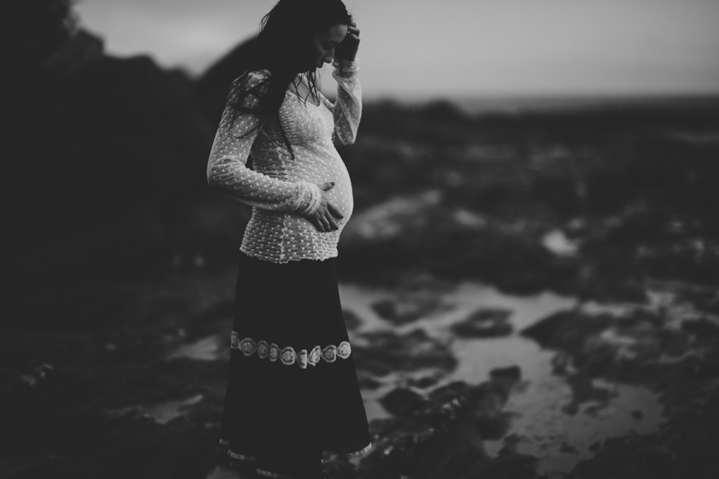 southern oregon maternity photographer | Rainy maternity session