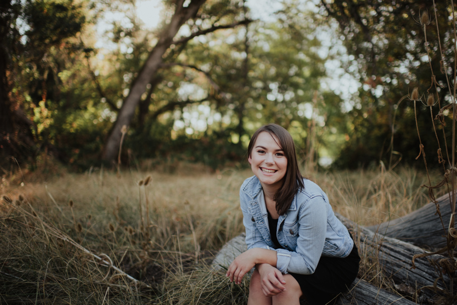 Natural Poses for Senior Portraits